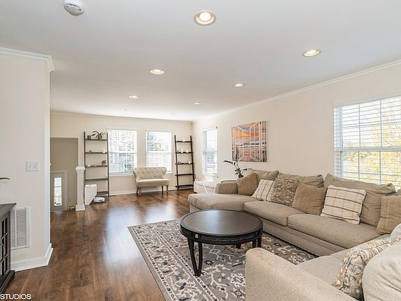 5th image of 425 Holiday Ln #39-5