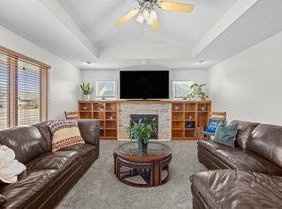 8001 Brookview Dr, Urbandale, IA 50322