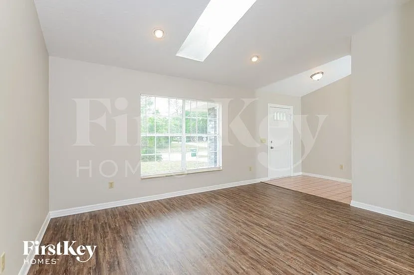 3 bed, 2.0 bath, 1411 sqft, $1,945 — Photo 3