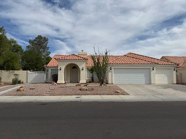 3 bed, 1945 sqft, $2,500 — Photo 1