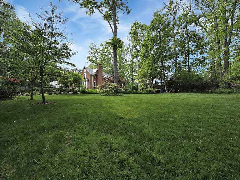 6907 Bradley Blvd — Photo 152