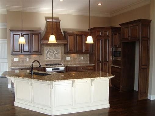 2nd image of 3105 NE 91st Pl