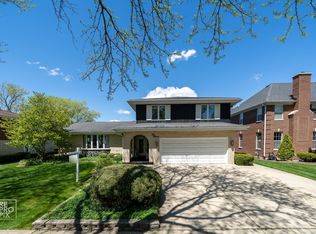 515 E Park Manor Ct, Elmhurst, IL 60126