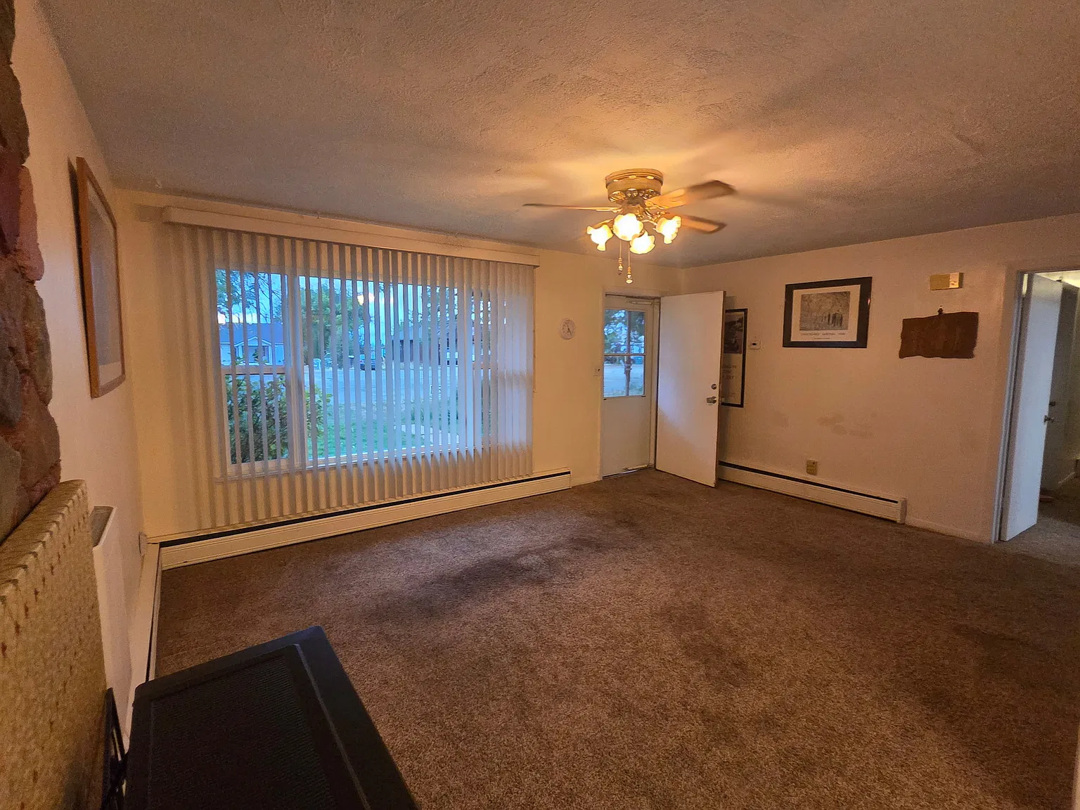 3 bed, 1400 sqft, $1,800 — Photo 2