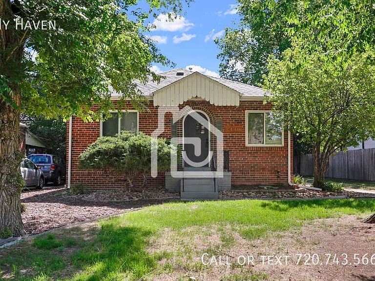 1440 Ivanhoe St — Photo 2