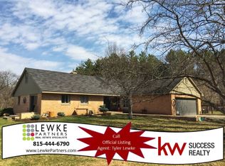 816 S Valley Hill Rd, Bull Valley, IL 60098