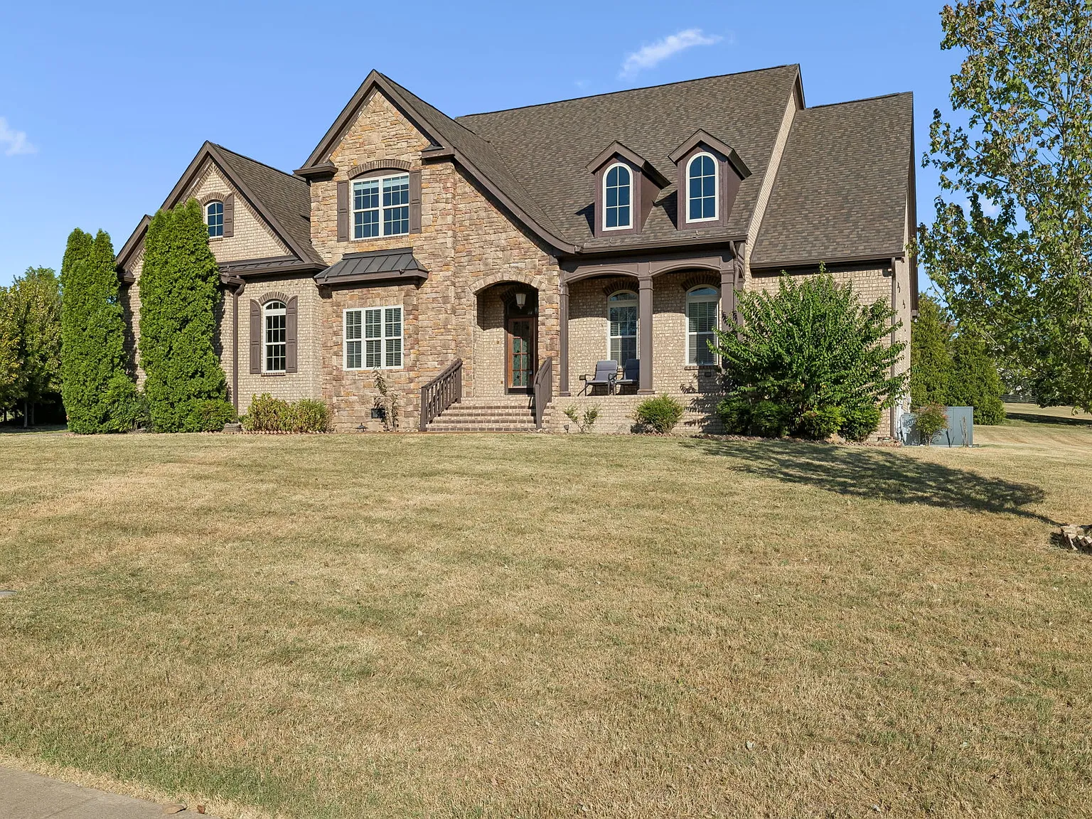 5 bed, 4.5 bath, 4800 sqft, $6,499 — Photo 2