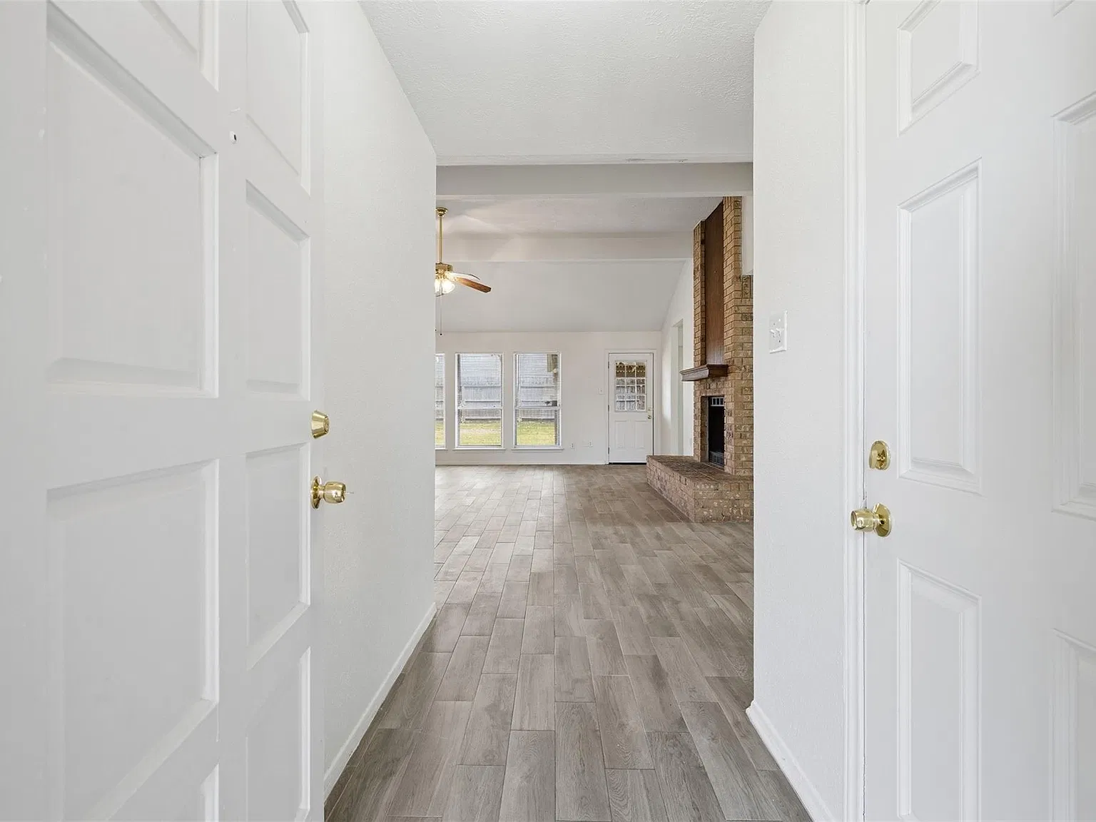 3 bed, 2.0 bath, 1641 sqft, $2,200 — Photo 3