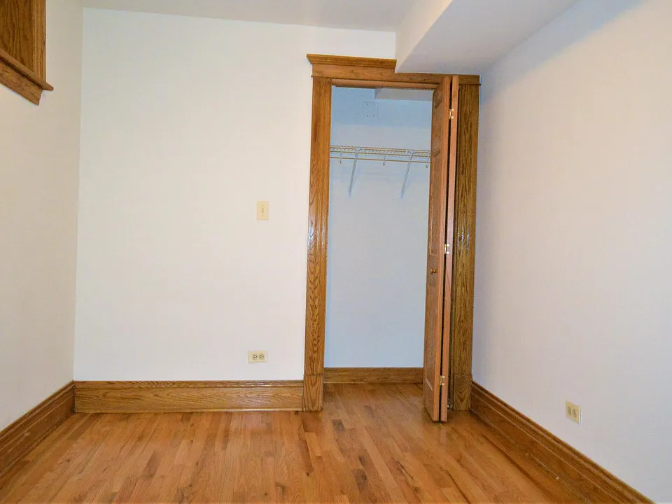 638 W Drummond Pl #G