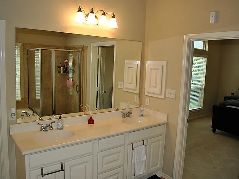 1403 Laura Hills Ln — Photo 17