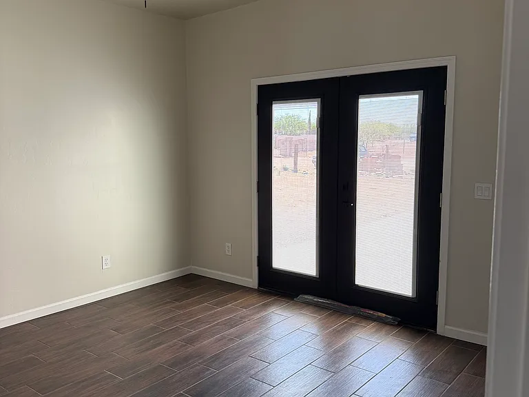 1831 E Breeze Ln — Photo 15