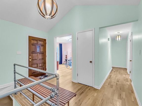3rd image of 207 SE Noeleen Ln