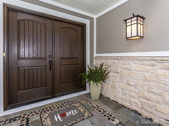 3rd image of 685 Golf Club Ln