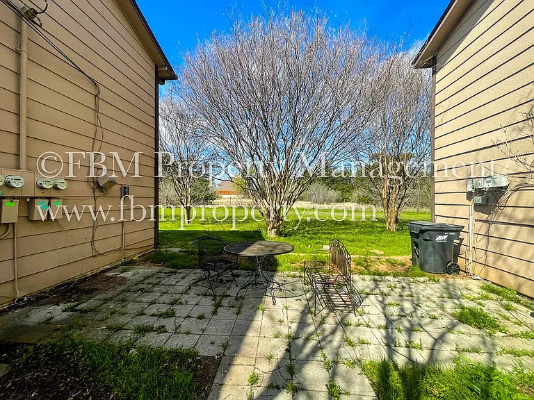 2612 W Sycamore Ave #4 — Photo 9