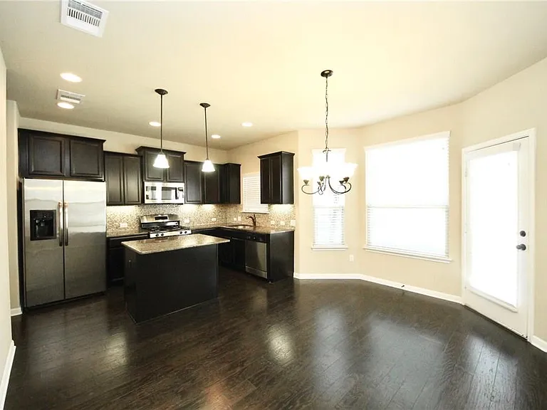 10905 Minter Ct — Photo 2