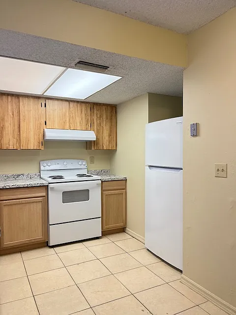2/2 half duplex in DeLand, $1,300/month!! — Photo 3