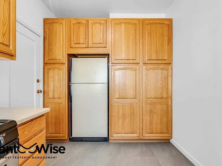1341 Union St #10 — Photo 13