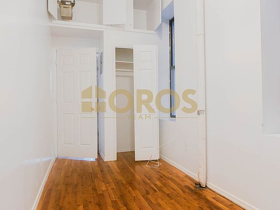 5th image of 217 E 10th St APT 2