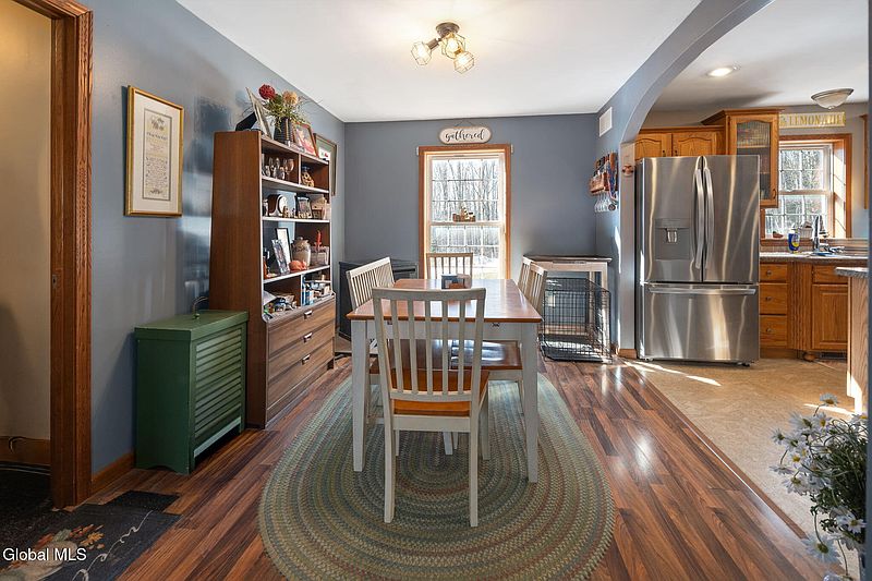4th image of 205 Winegard Road