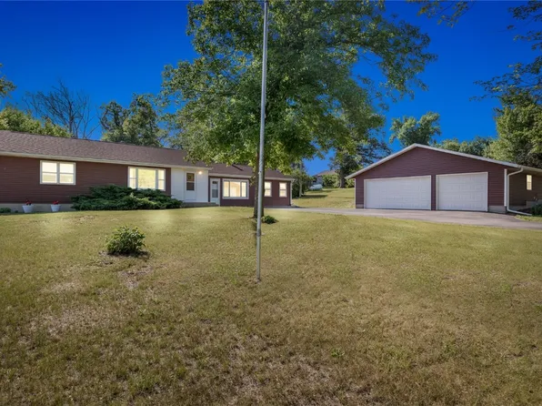 985 Cedar Woods Rd, Cedar Rapids, IA 52403