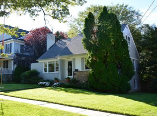 6106 Temple St, Bethesda, MD 20817