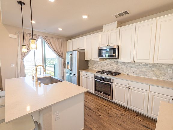 4th image of 287 Adeline Pl Unit 2