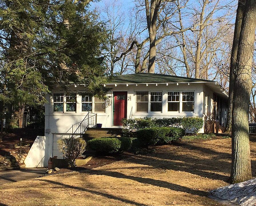 1st image of 17720 Oakwood Dr