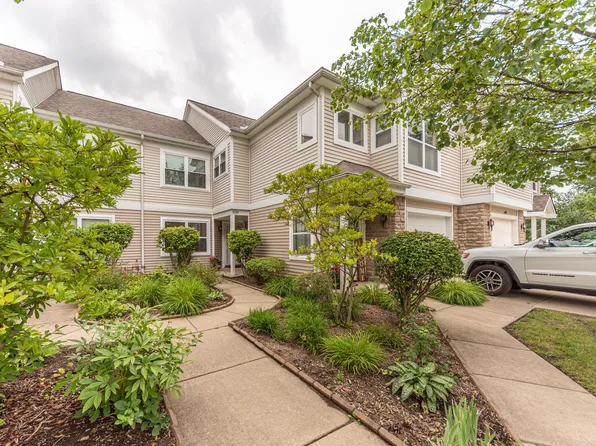 628 Riverstone Ln, Chelsea, MI 48118