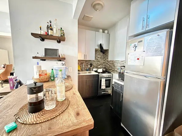 682 Bushwick Avenue image 3 of 9