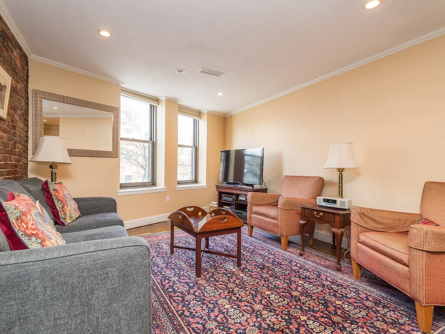 2 bed, 970 sqft, $3,900 — Photo 2