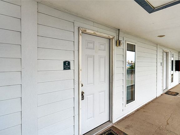 5th image of 3938 Surfside Blvd Unit 2134