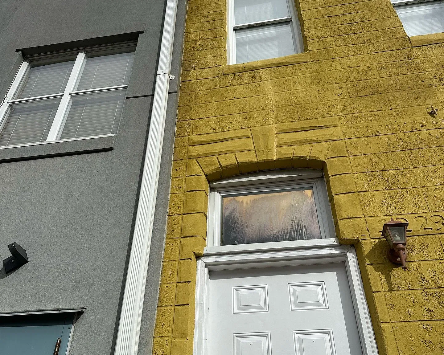 Johnston Square 3 Bedroom Apartment! — Photo 2