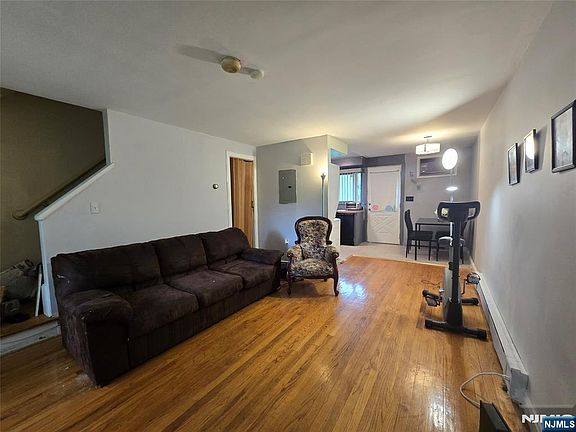 5th image of 230 Lafayette Pl APT 3D