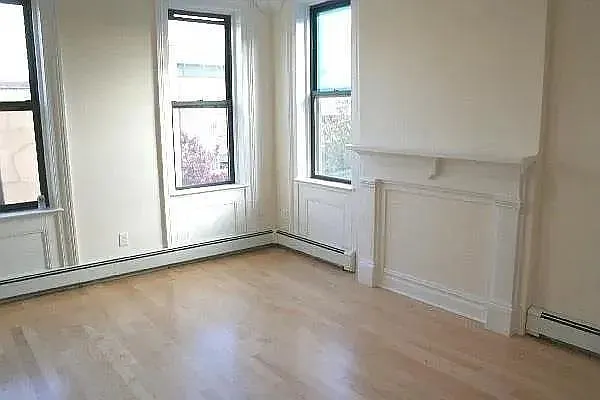 3 bed, 1.0 bath, $4,200 — Photo 3