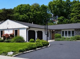 174 Gainsborough Road, Holbrook, NY 11741