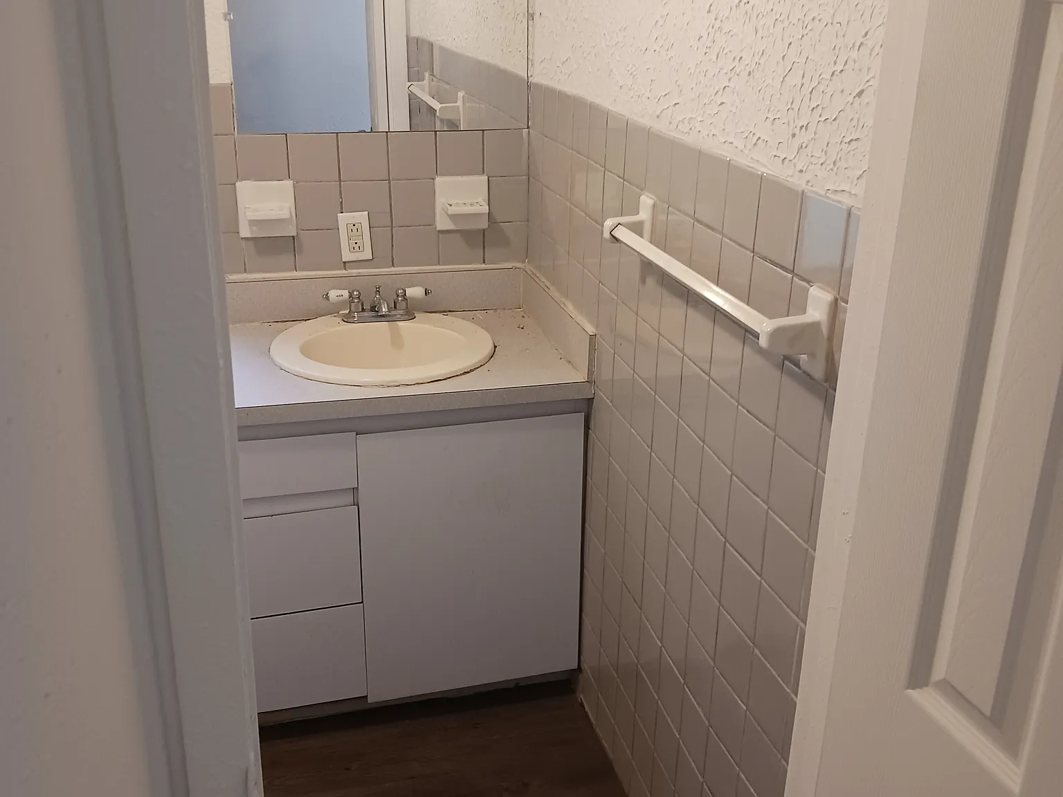 3 bed, 1.5 bath, 950 sqft, $1,400 — Photo 3