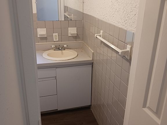 3rd image of 412 Skywood Dr #4