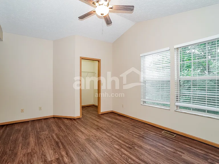 5433 Longworth Dr — Photo 13