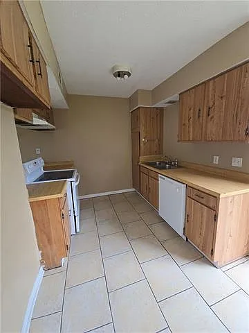 64 Carriage Ln #D — Photo 7