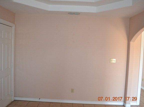5th image of 818 Gomez