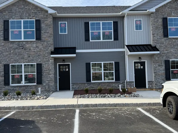 1411 Greenview Dr #14, Bethlehem, PA 18018