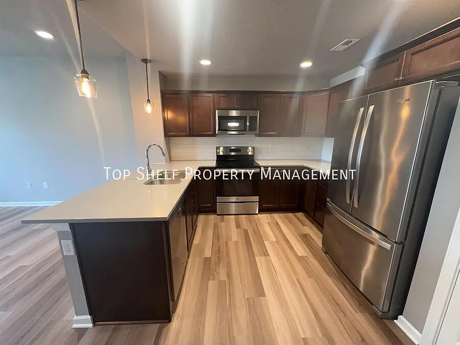 3 bed, 2.5 bath, 1520 sqft, $1,695 — Photo 3