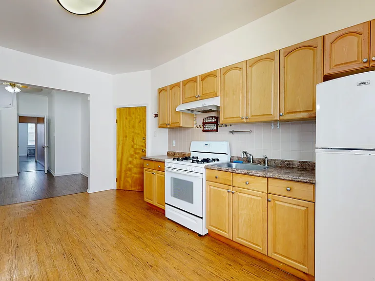 1941 Gates Ave #2R — Photo 10