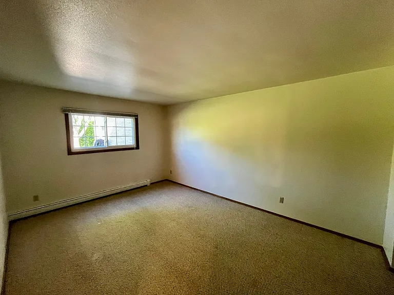 W155N11352 Sylvan Cir — Photo 7