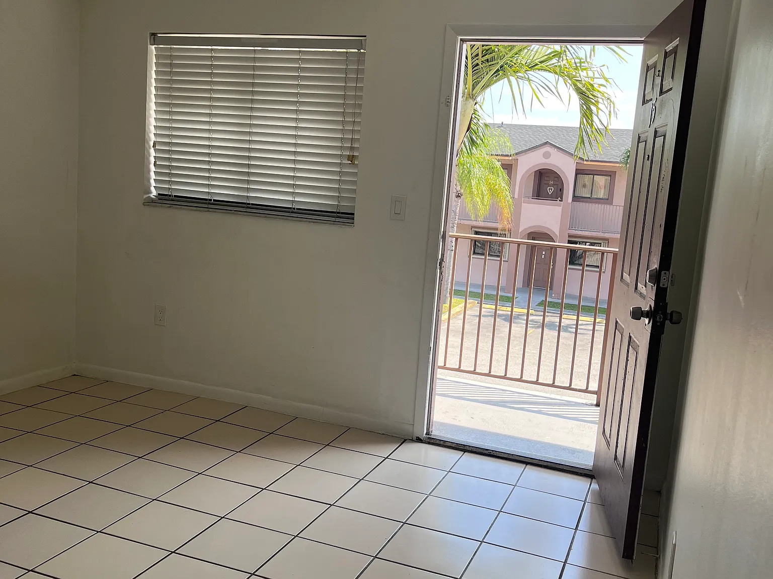 2 bed, 1.5 bath, 674 sqft, $2,050 — Photo 3