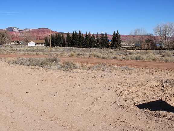 2nd image of 140 E Teasdale Rd