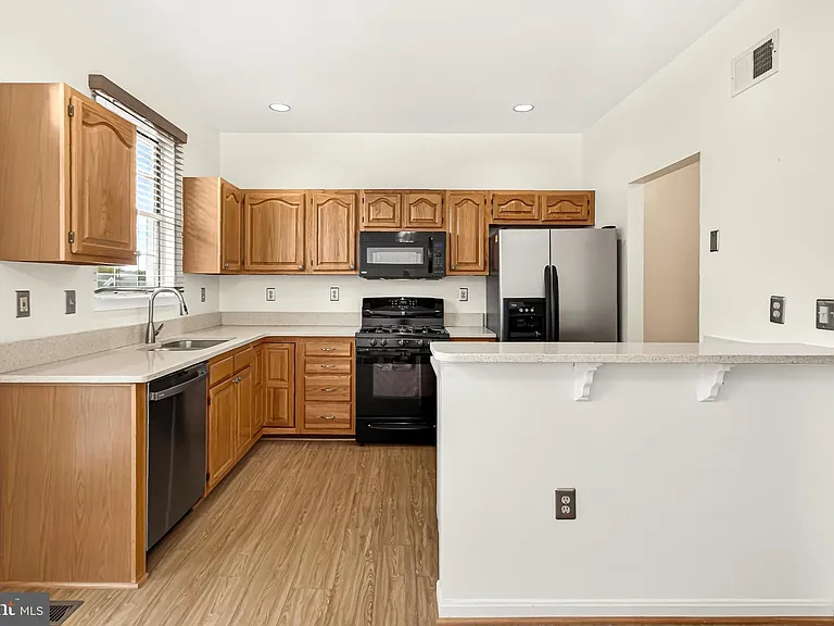 14637 Stream Pond Dr — Photo 15