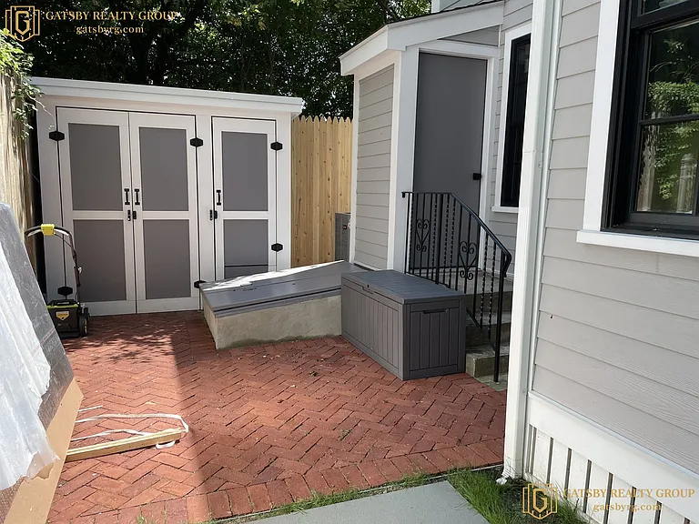 208 Windsor St — Photo 14
