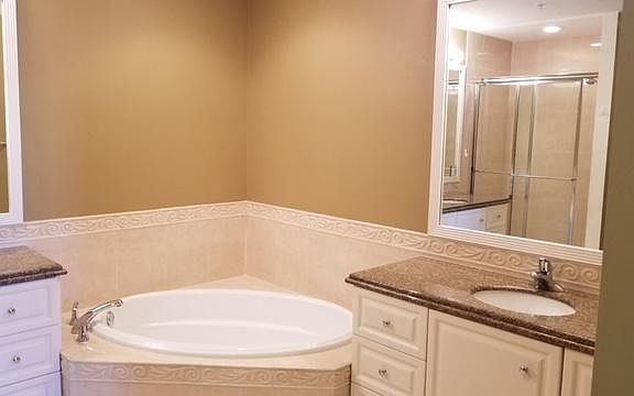 4th image of 16 Harbour Isle Dr E #305
