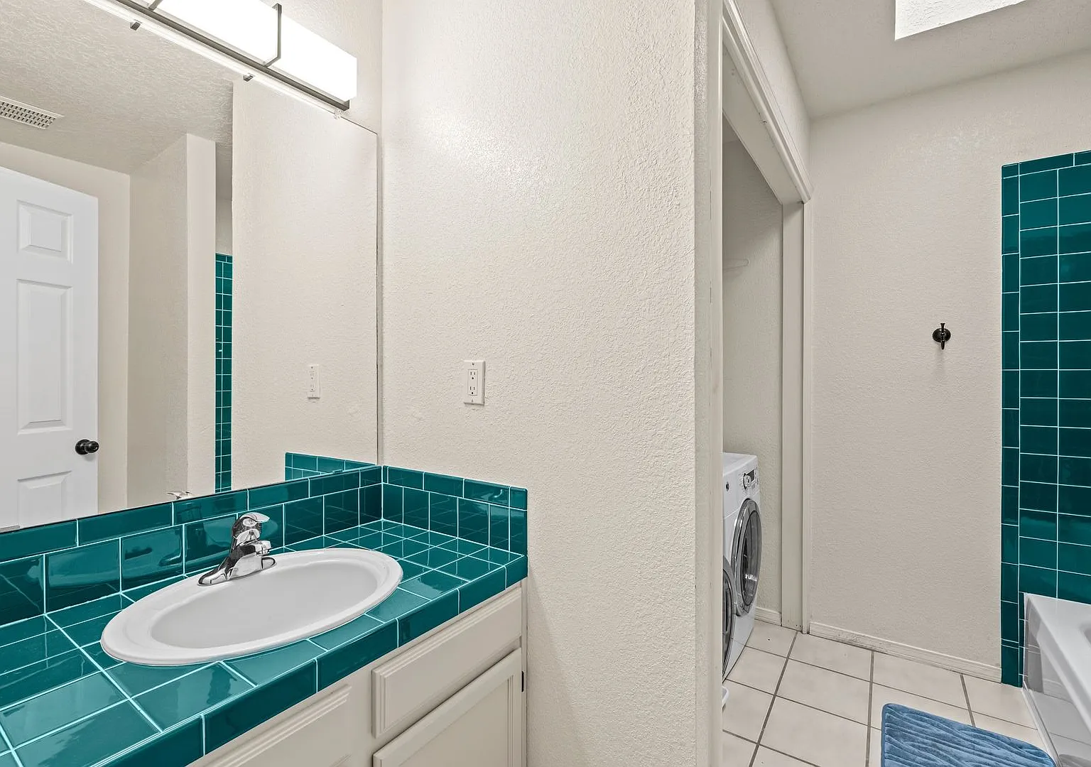 2900 Vista Del Rey NE — Photo 2